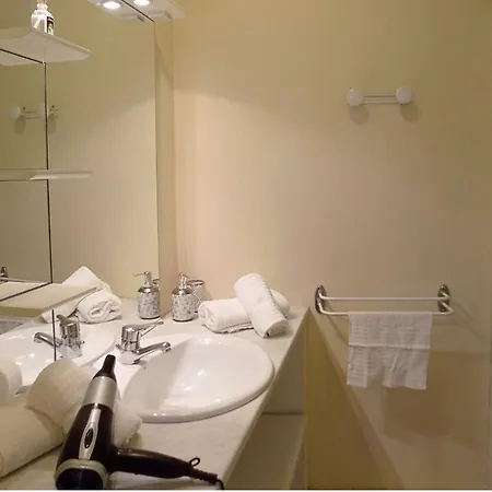 Revy 4 - Confort Et Equipe - Centre Apartament *